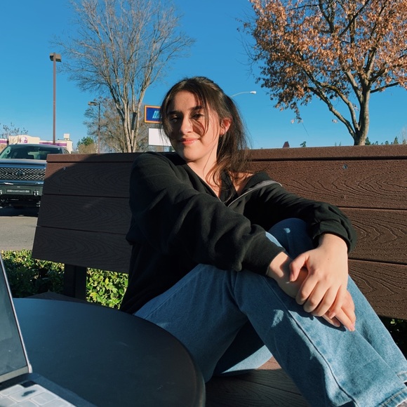 Meet your Posher, Sarah - Picture 1 of 1